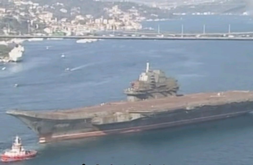 瓦良格号刚回国的样子,瓦良格号归国风采展示