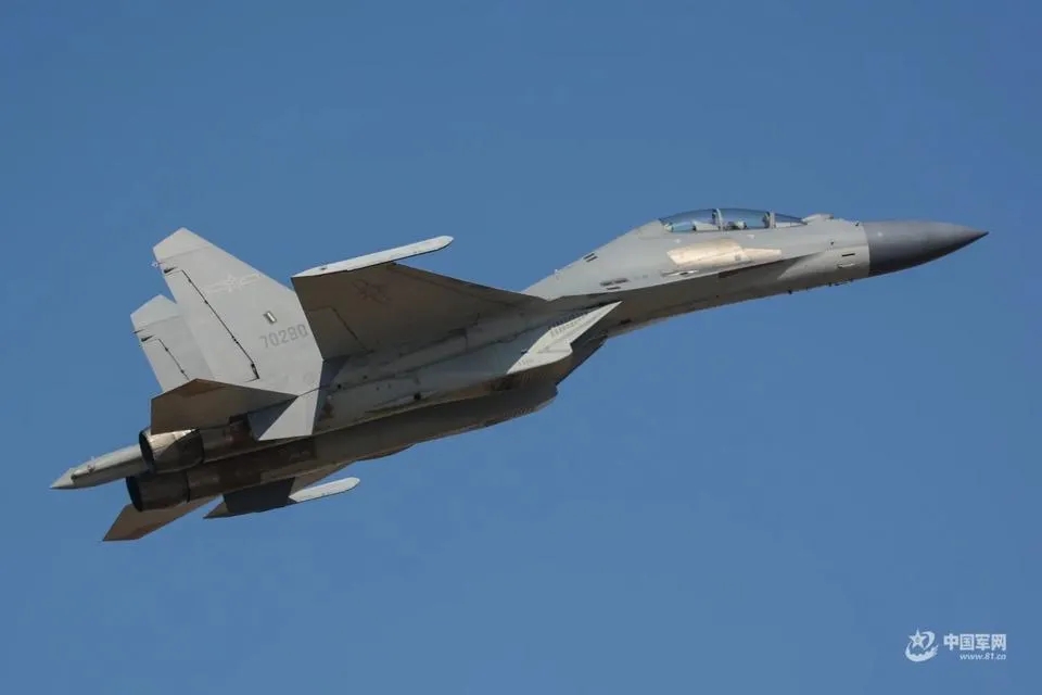 歼-16战机作战半径达2000公里,深度解析其技术特点与作战能力,深度解析歼-16战机技术特点与作战能力,作战半径达2000公里,展现超强战力