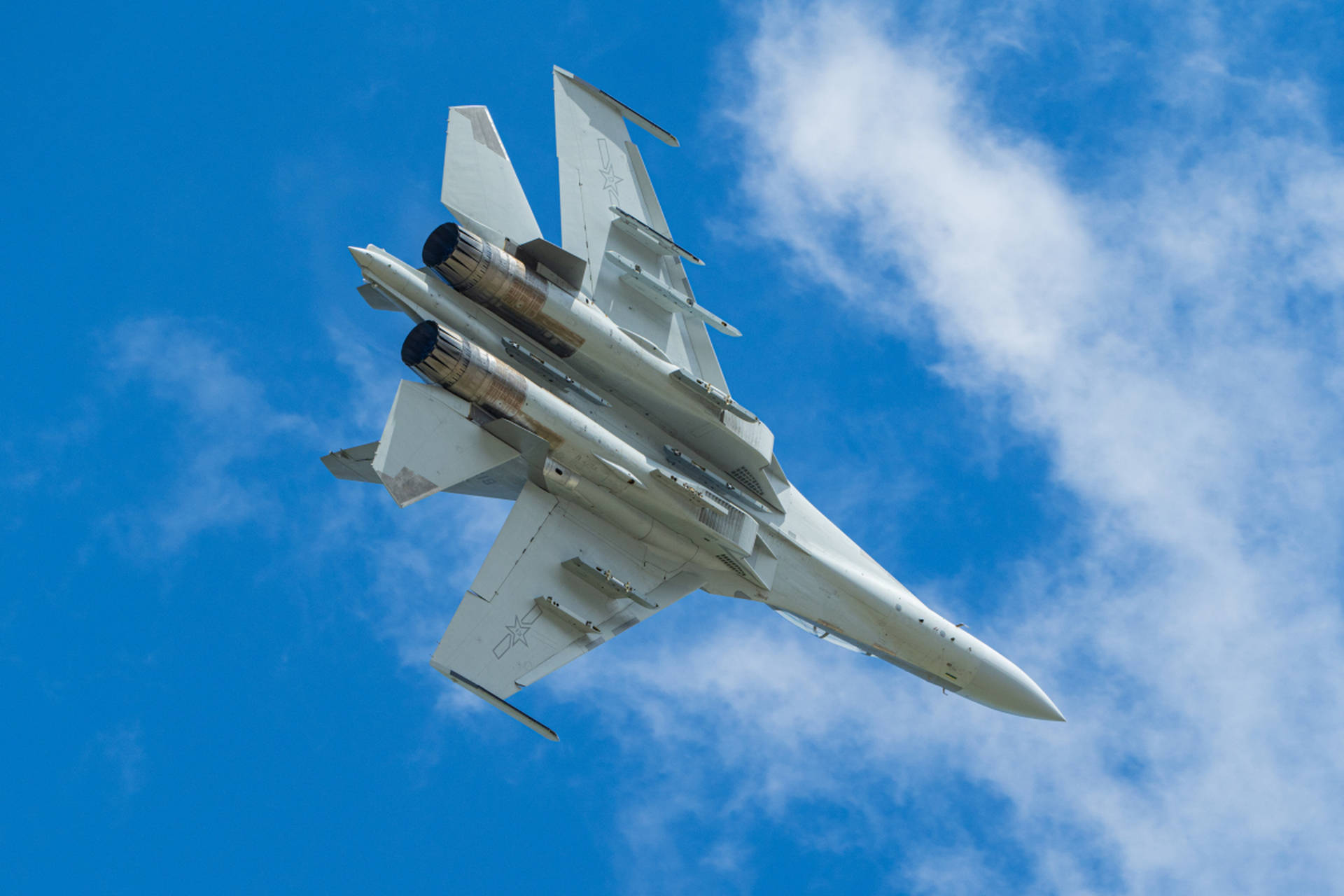 歼-16战机作战半径达2000公里,深度解析其技术特点与作战能力,深度解析歼-16战机技术特点与作战能力,作战半径达2000公里,展现超强战力