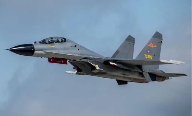 中国空军装备的重型歼击机,力量与荣耀的象征,中国空军重型歼击机,力量与荣耀的空中象征