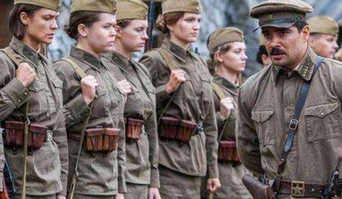 中国女兵仪仗队亮相莫斯科,展现大国风采与军威,中国女兵仪仗队在莫斯科展现大国军威与风采