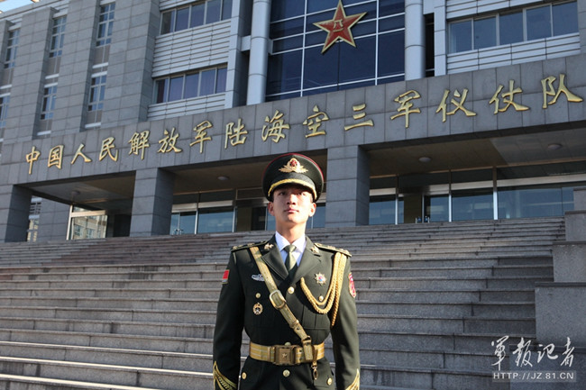 三军仪仗队与海一岛的孙国祥仗队,荣耀与担当,三军仪仗队与海一岛的孙国祥队伍,荣耀与担当的展现