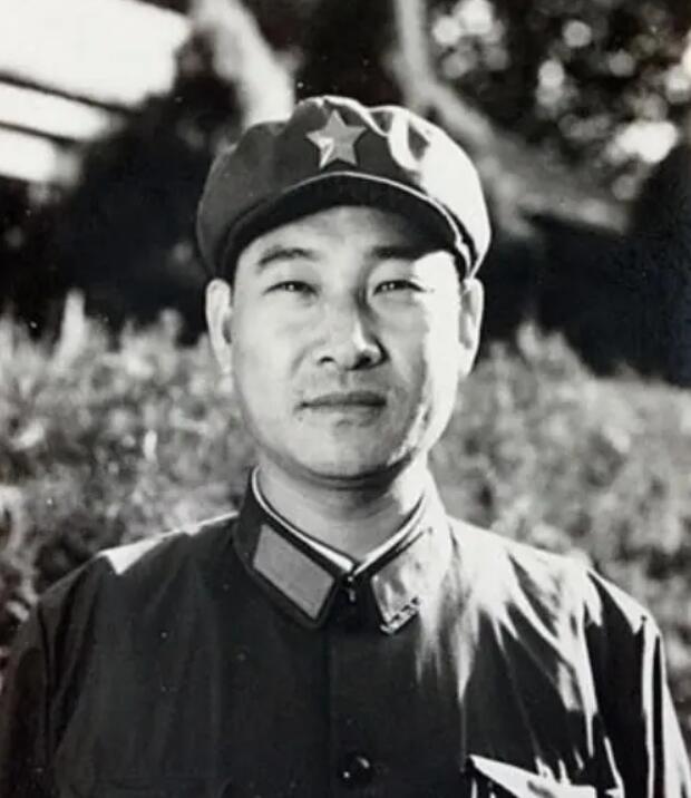 丁晓兵与丁盛,两代军人的荣耀与传承,两代军人的荣耀与传承,丁晓兵与丁盛的故事