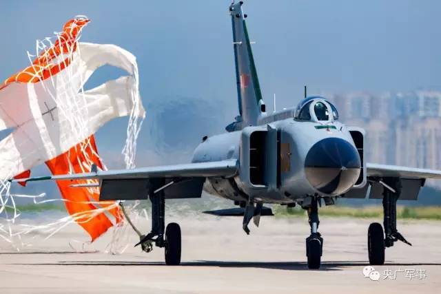 歼8战斗机样式，历史、特点与影响，歼8战斗机，样式、历史、特点及其影响概述