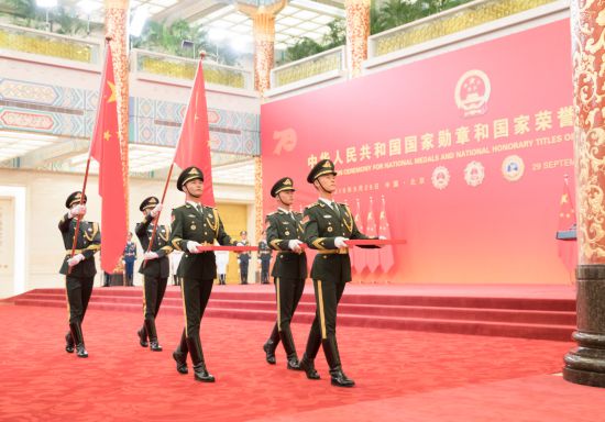 七一勋章与八一勋章,荣誉之巅的对比,七一勋章与八一勋章,荣誉之巅的对比与探析