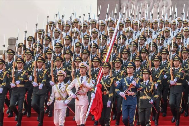 各国阅兵仪式现场，荣耀与力量的展示，全球阅兵仪式，荣耀与力量的瞬间展现