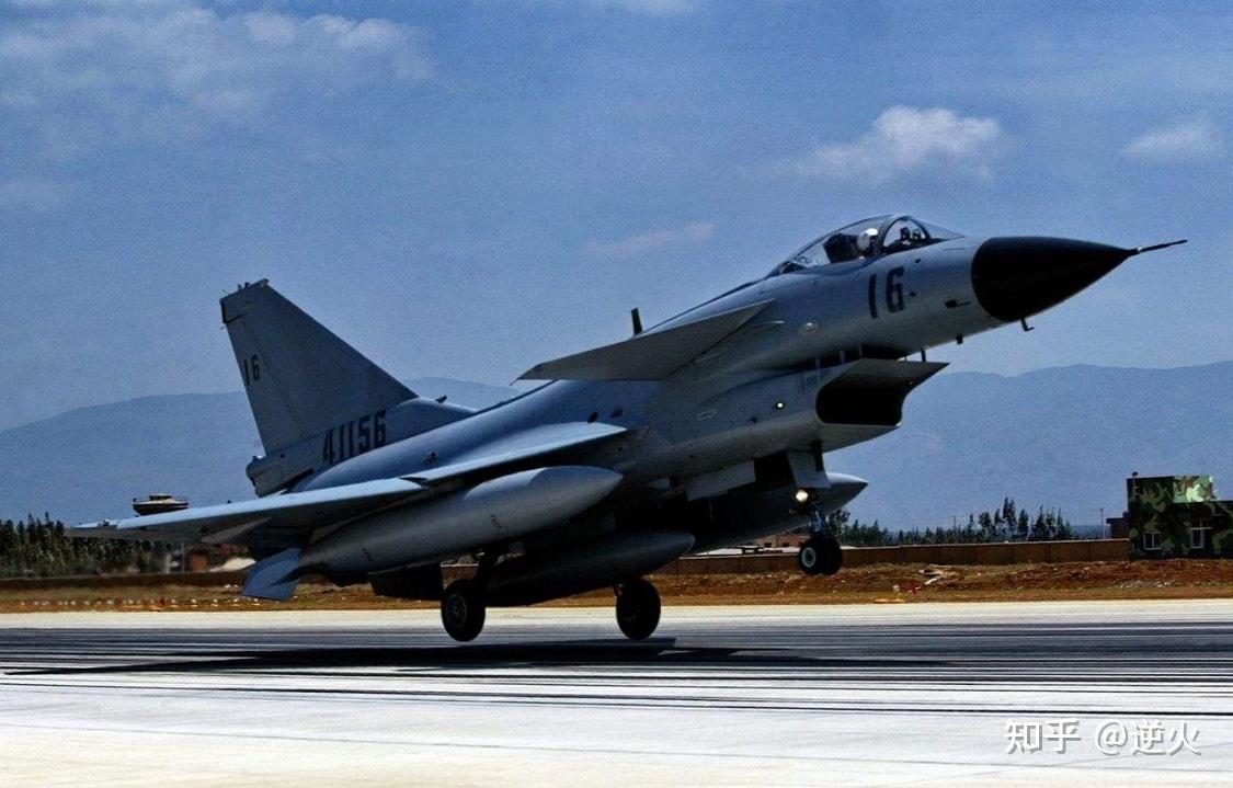 歼-10战斗机改进的原因与意义,歼-10战斗机改进的原因及其意义解析