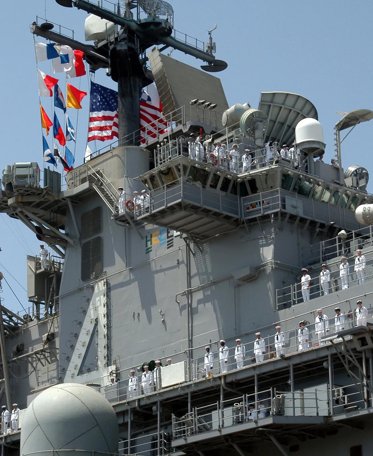 黄蜂级两栖攻击舰一号舰，现代海军力量的璀璨明珠，黄蜂级两栖攻击舰一号舰，现代海军力量的璀璨代表