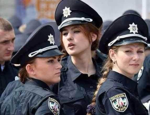 中国女兵颜值爆表,美丽与力量并存,中国女兵,颜值与力量并存的风采