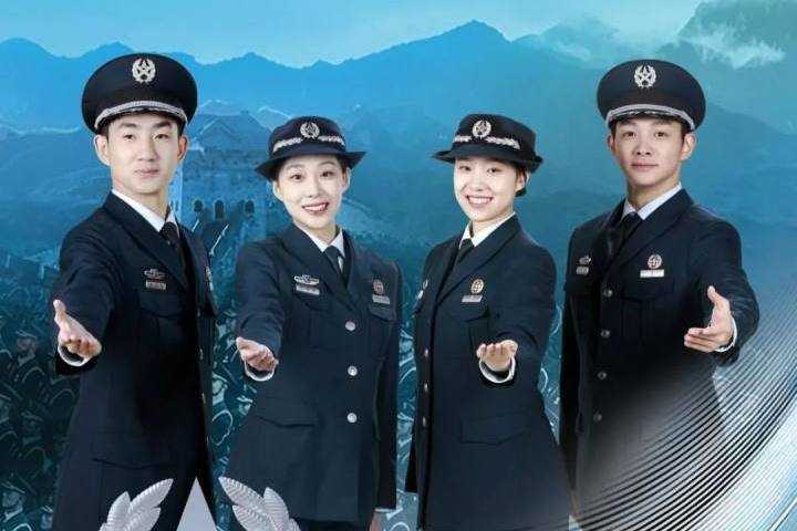 探索新时代军服风采，21式春秋作业服官方图解析，揭秘新时代军服风采，21式春秋作业服详细解析