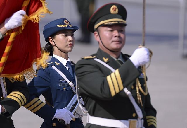 中国人民解放军仪仗队中的女兵与海军风采，图片背后的故事，中国人民解放军仪仗队女兵与海军风采，图片背后的故事展示