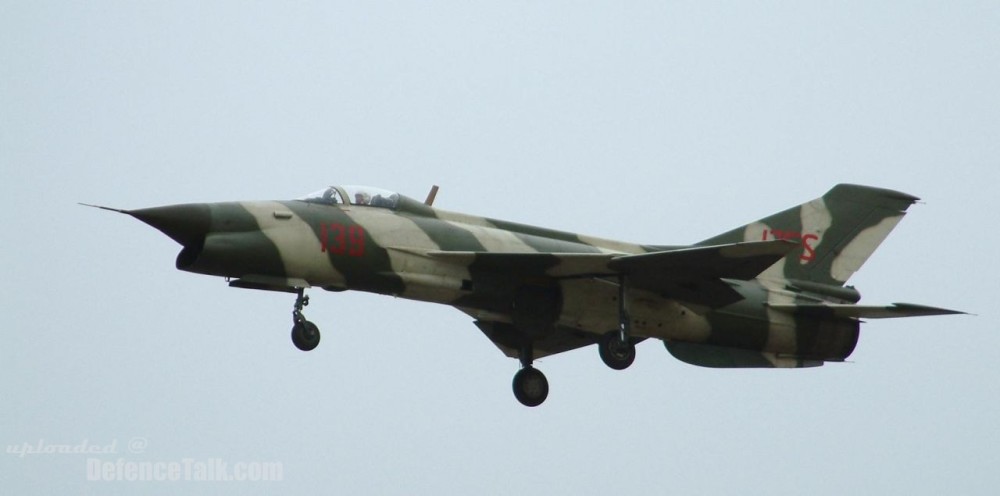 中国新型战斗机歼-16D的服役,空中力量的崭新篇章,中国歼-16D战斗机服役,空中力量迎来崭新篇章