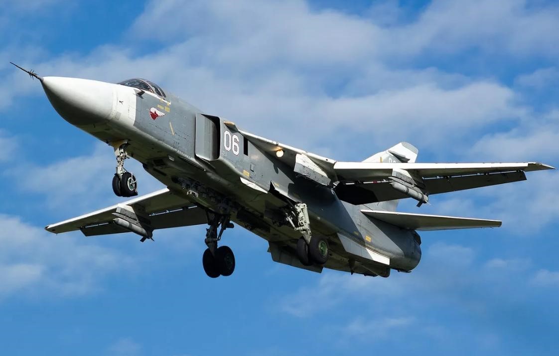 苏-24电子战机,空中力量的新型电子尖兵,苏-24电子战机,空中力量的新型电子尖兵角色揭秘