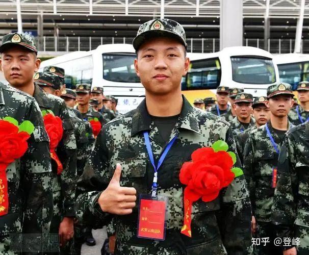 为什么28岁的他仍然选择留在部队当兵，28岁他选择留在部队的原因揭秘