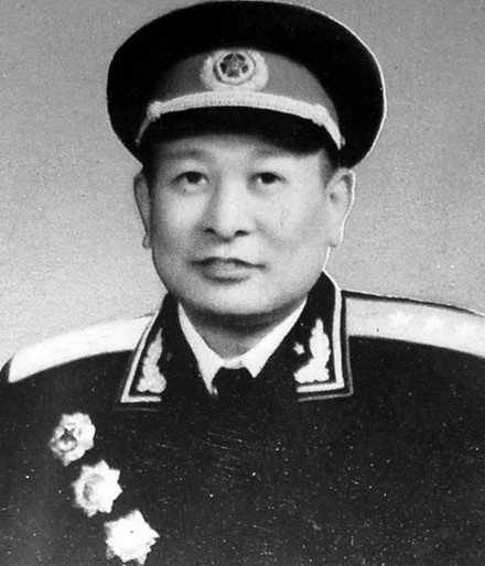 房晓峰上将父亲简历，房晓峰上将父亲简历揭秘