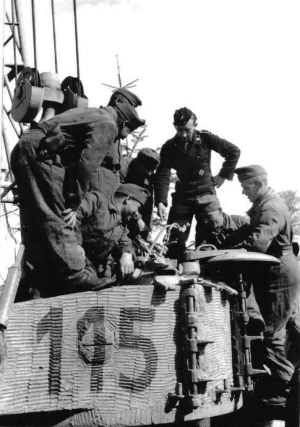 德国最著名的虎式型号——深度解析其历史、设计与影响,德国虎式坦克的深度解析,历史、设计与影响探究