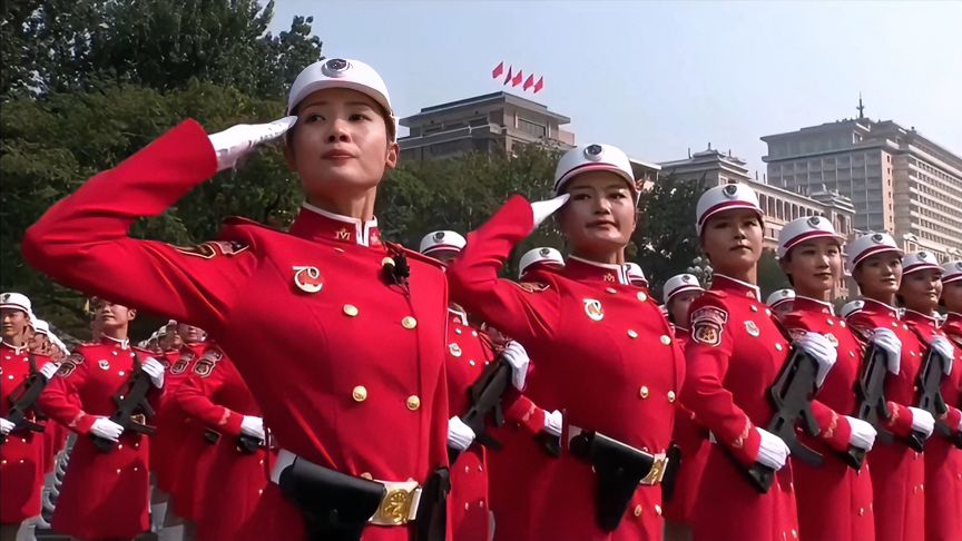 女兵列队表演,展现力量与荣耀的舞台,女兵列队表演,力量与荣耀的璀璨舞台