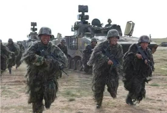 朱日和军演中的红军胜利时刻,回顾红军赢得的两次辉煌战役,朱日和军演红军胜利瞬间,两次辉煌战役回顾,红军的胜利之路