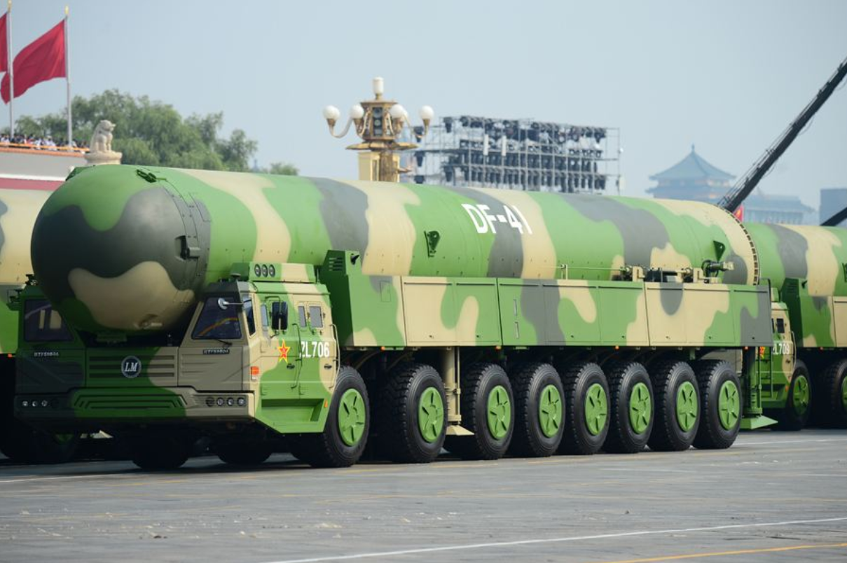 白杨洲际导弹与东风41，两大巨擘的交汇与比较，白杨洲际导弹与东风41，两大巨擘的对比与交汇分析