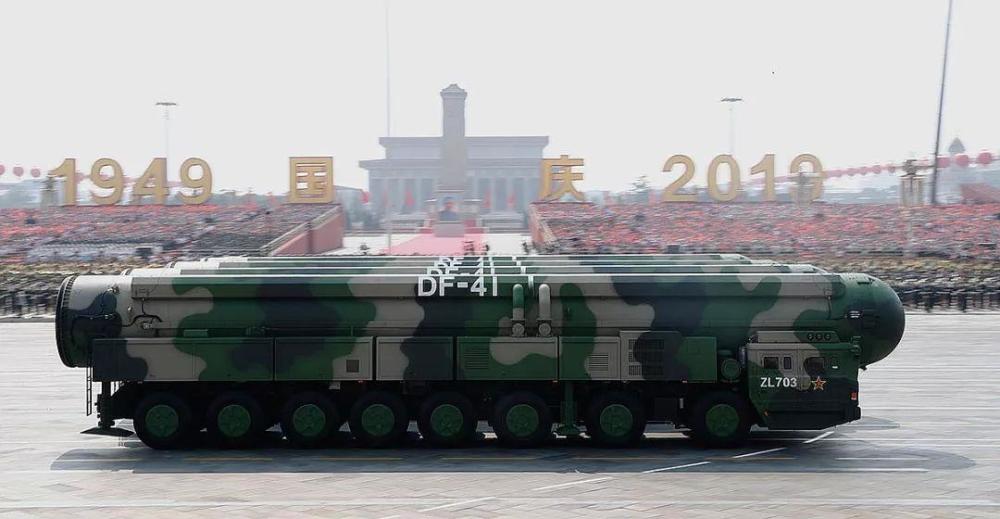 白杨洲际导弹与东风41,两大巨擘的交汇与比较,白杨洲际导弹与东风41,两大巨擘的对比与交汇分析