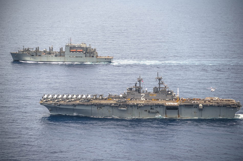 黄蜂级两栖攻击舰与美国际区别,一种战舰的多维解读,黄蜂级两栖攻击舰的多维解读,与美国际差异分析