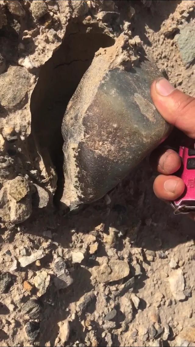 昆仑山捡玉石,探寻神秘宝石之旅,昆仑山探寻神秘玉石之旅,宝石探秘之旅