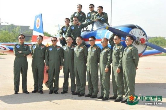 中国空军服装图片大全,历史与现代的融合,中国空军服装图片集锦,历史与现代的交融展现