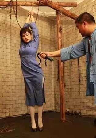 裤裆放手榴弹,历史与现实的交织,裤裆放手榴弹,历史与现实的碰撞