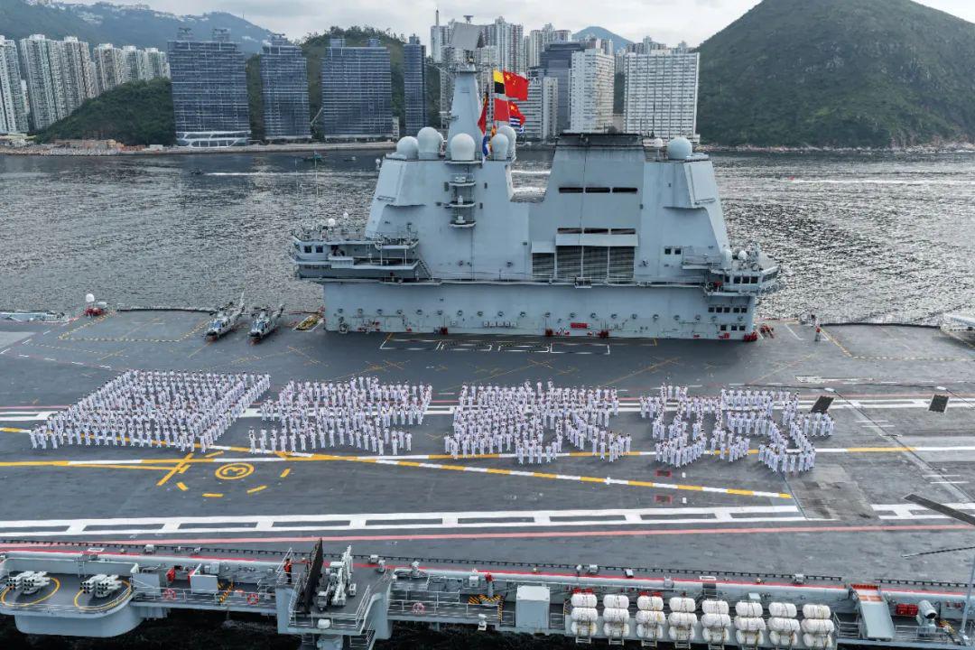 山东舰下水到海试,中国海军新一代航母的崛起之路,中国海军新一代航母山东舰下水到海试的崛起之路