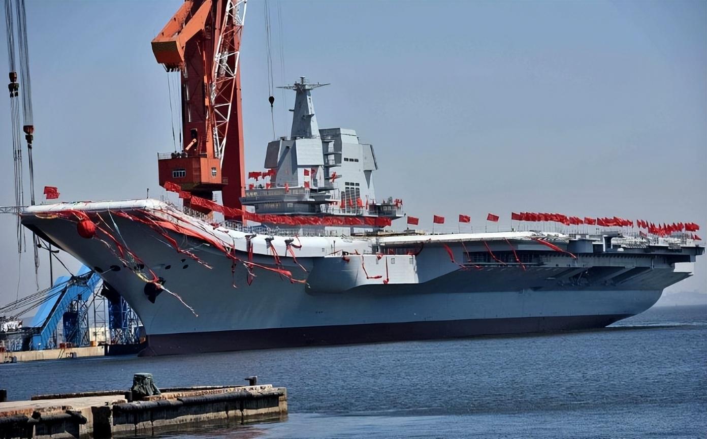 山东舰下水到海试,中国海军新一代航母的崛起之路,中国海军新一代航母山东舰下水到海试的崛起之路