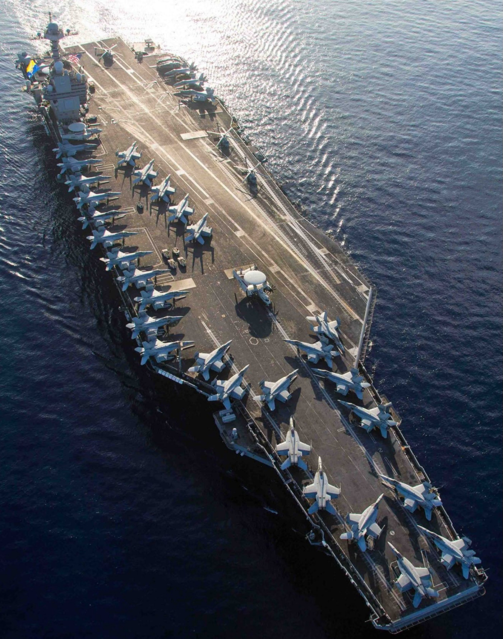 美国福特号航空母舰的视频,展现超级战舰的震撼力量,美国福特号航空母舰震撼力量展示视频,超级战舰的威严与力量