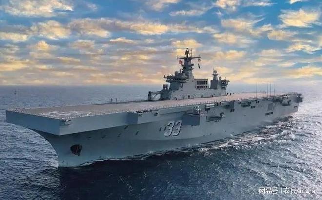 关于我国海军的新宠——075型两栖攻击舰是否等同于航母的探讨,我国海军新宠,075型两栖攻击舰与航母的对比探讨