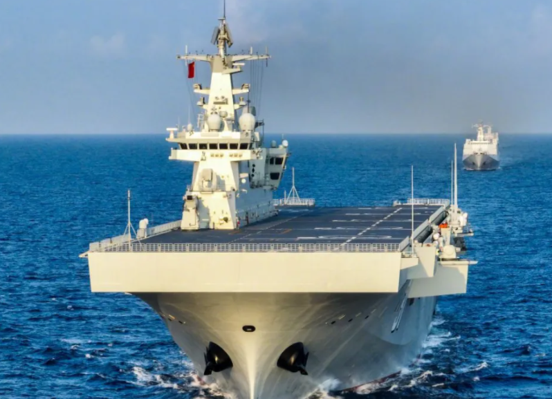 关于我国海军的新宠——075型两栖攻击舰是否等同于航母的探讨,我国海军新宠,075型两栖攻击舰与航母的对比探讨
