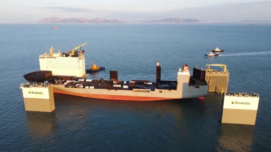 揭秘,承载17万吨的半潜船,揭秘,承载17万吨的半潜船全貌与功能解析