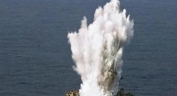 鱼雷与导弹,威力之比较,鱼雷与导弹,威力对比解析