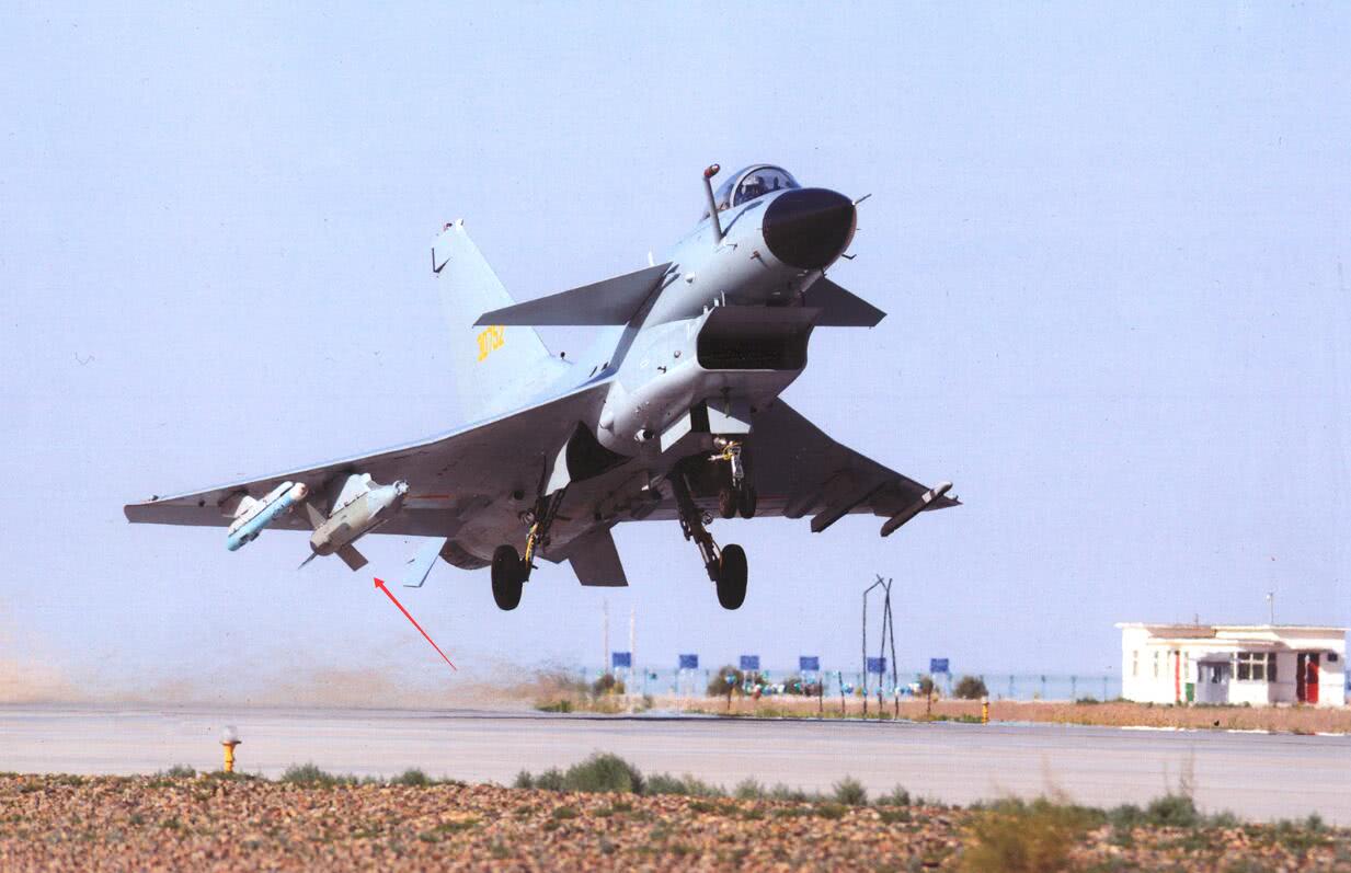 歼-10复合挂架,空中巨龙的锐利之翼,歼-10复合挂架,空中巨龙的空中锐翼