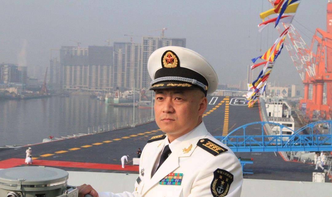 航母舰长为什么不是少将，职责、角色与海军军衔体系深度解析，深度解析，航母舰长的职责与角色——海军军衔体系中的非少将地位