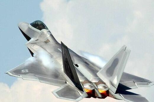 歼-20与F-22,究竟谁更厉害?,歼-20与F-22,谁更胜一筹?对比解析