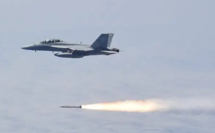 飞机发射导弹视频,揭示现代空中力量的威力与重要性,现代空中力量的威力与重要性,飞机发射导弹实战视频揭秘