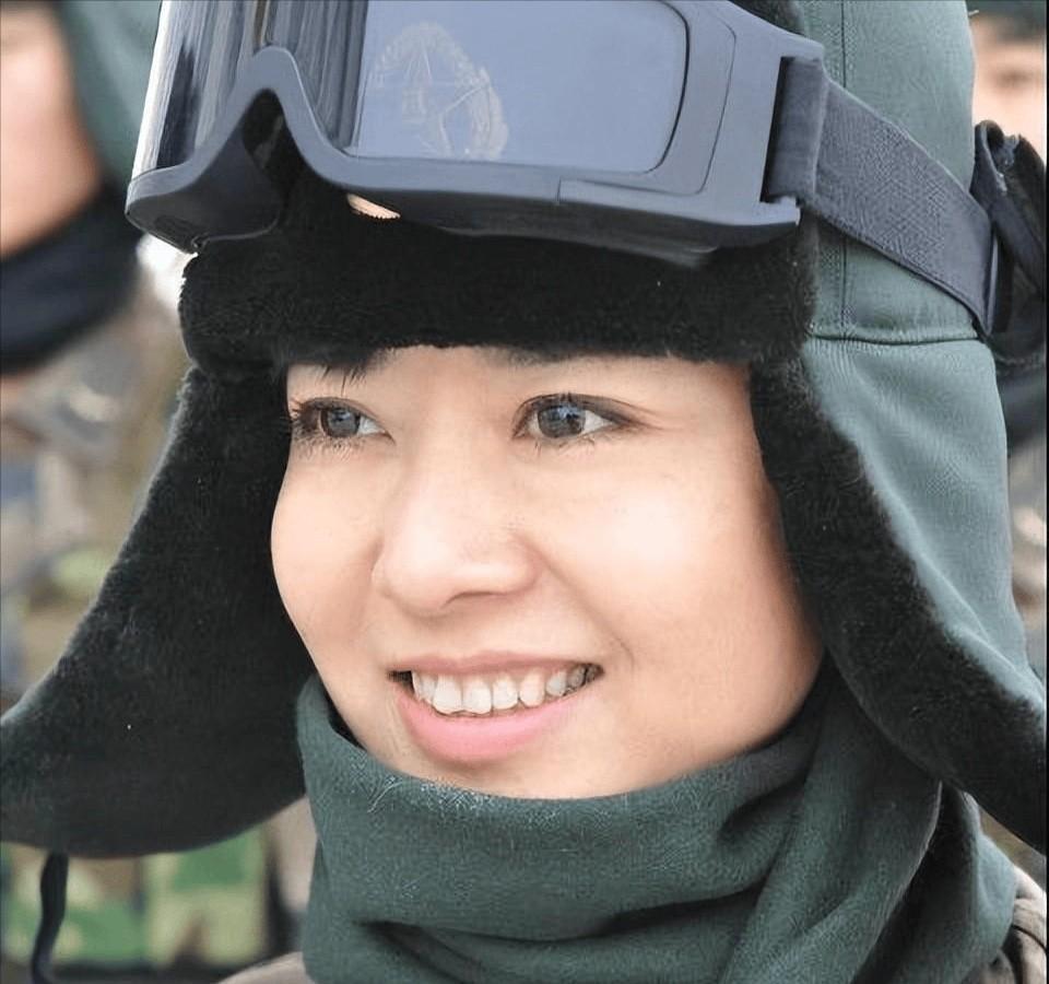 中央七台军事男主持人,展现军魂的荧幕使者,中央七台军事男主持人,荧幕上的军魂使者