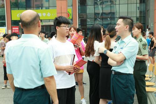 燃烧青春,共筑国防之梦——征兵宣传语大集结,青春燃烧,国防梦启航,征兵宣传语集锦