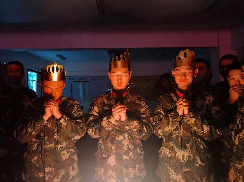 新兵下连老兵过年,传承与融合的军营年味,军营年味,传承与融合——新兵下连老兵过年
