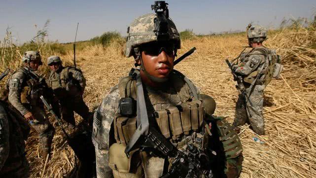 陆军首位新闻发言人亮相,重塑军事透明与公众沟通的新篇章,陆军新闻发言人亮相,开启军事透明与公众沟通新篇章