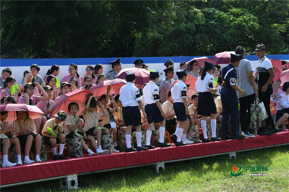 石岗军营里的树,图片中的故事与历史印记,石岗军营里的树,图片中的故事与历史印记揭秘