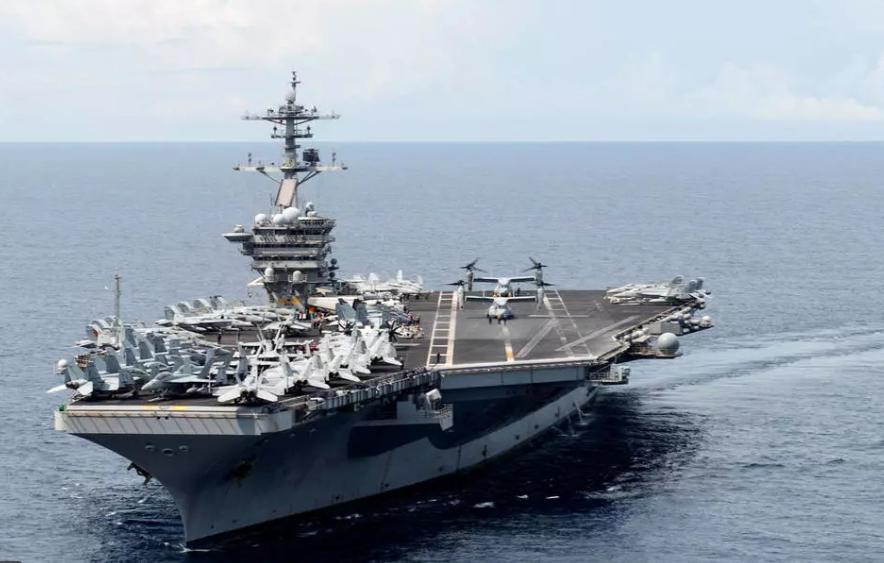 驾驶航母的女舰长,勇气与智慧的象征,女舰长驾驶航母,勇气与智慧的闪耀