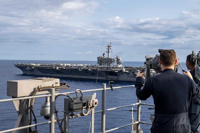 驾驶航母的女舰长,勇气与智慧的象征,女舰长驾驶航母,勇气与智慧的闪耀