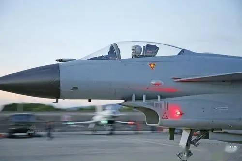 歼-16战斗机的服役数量,见证中国空军力量的壮大(2022年最新数据),歼-16战斗机服役数量揭秘,中国空军力量持续壮大(2022年最新数据)