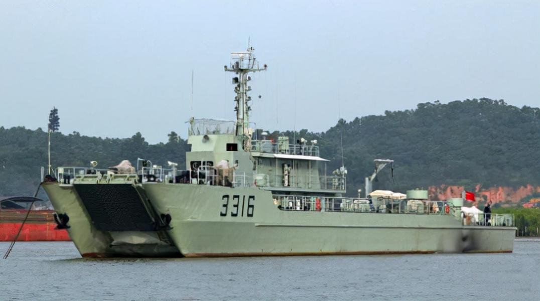 军用登陆艇图片,揭示军事科技与战略部署的缩影,军用登陆艇图片,军事科技与战略部署的缩影展示