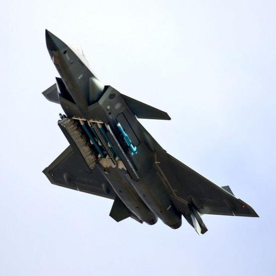 歼-16战机弹仓设计及其作战能力探讨,歼-16战机弹仓设计与作战能力探讨