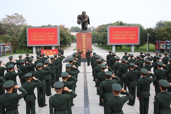 杨根思连队，英勇无畏，荣誉传承的钢铁堡垒，杨根思连队，钢铁堡垒的传承与英勇无畏的荣誉